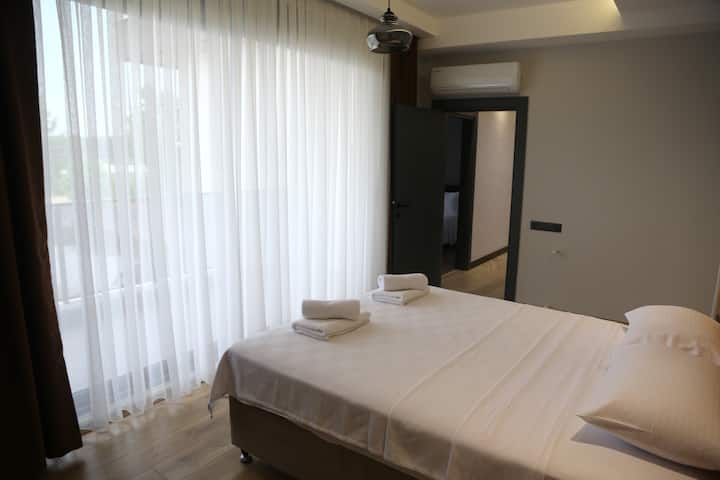 קומה שנייה, חדר מס '1 , אחרת נוף.