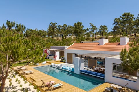 Successful Airbnb property: Luxury contemporary villa 10 pers near Pego beach in Carvalhal