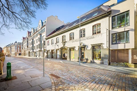 Modern 2 Bedroom apartment. Great location!