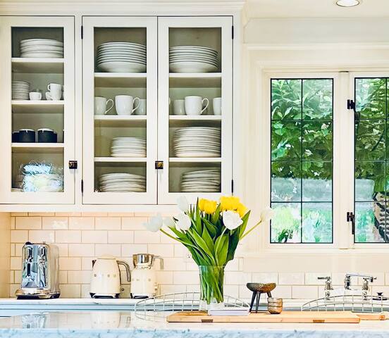 Hygge House Seattle ~ Walkable Queen Anne! gallery image 3