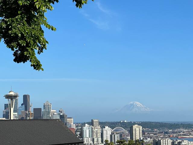 Hygge House Seattle ~ Walkable Queen Anne! gallery image 5