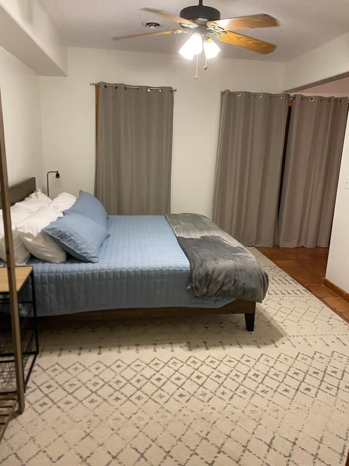 Dormitorio de nivel inferior - Cama king