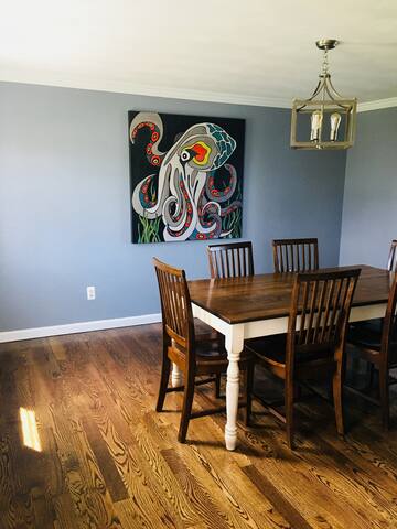 Beach House 1.5 miles to second beach w/pool! gallery image 4