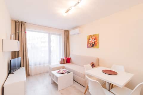Popular Airbnb listing: Seaside Animals - FreeParking in Аспарухово