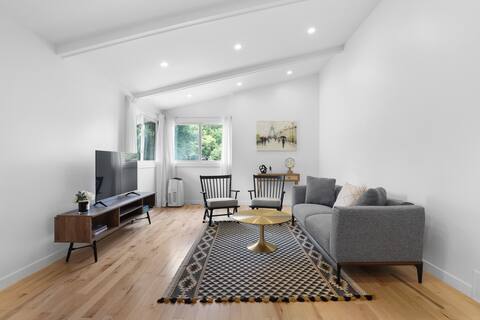 Stylish 4BR House close to DT