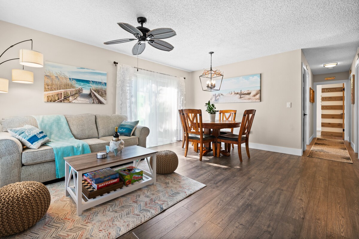 Popular Airbnb listing: Sunny Green Oasis-3 miles to beach in Venice