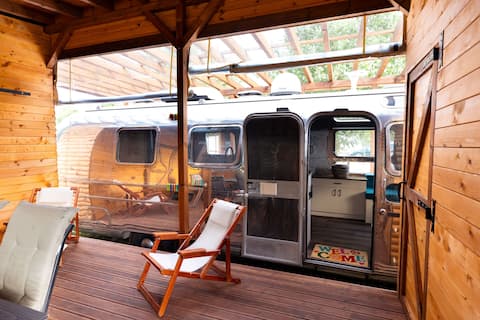 Luxury Vintage Airstream RV/Caravan Retro Charm