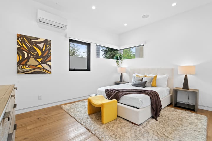 On the ground floor, you’ll find a queen bedroom with a full ensuite bathroom.