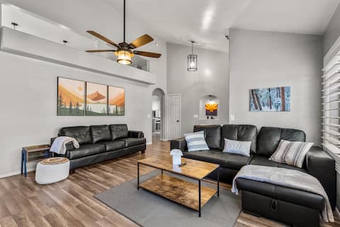 Popular Airbnb listing: Colorful Gem ~ BBQ ~ Yard Games in Munds Park