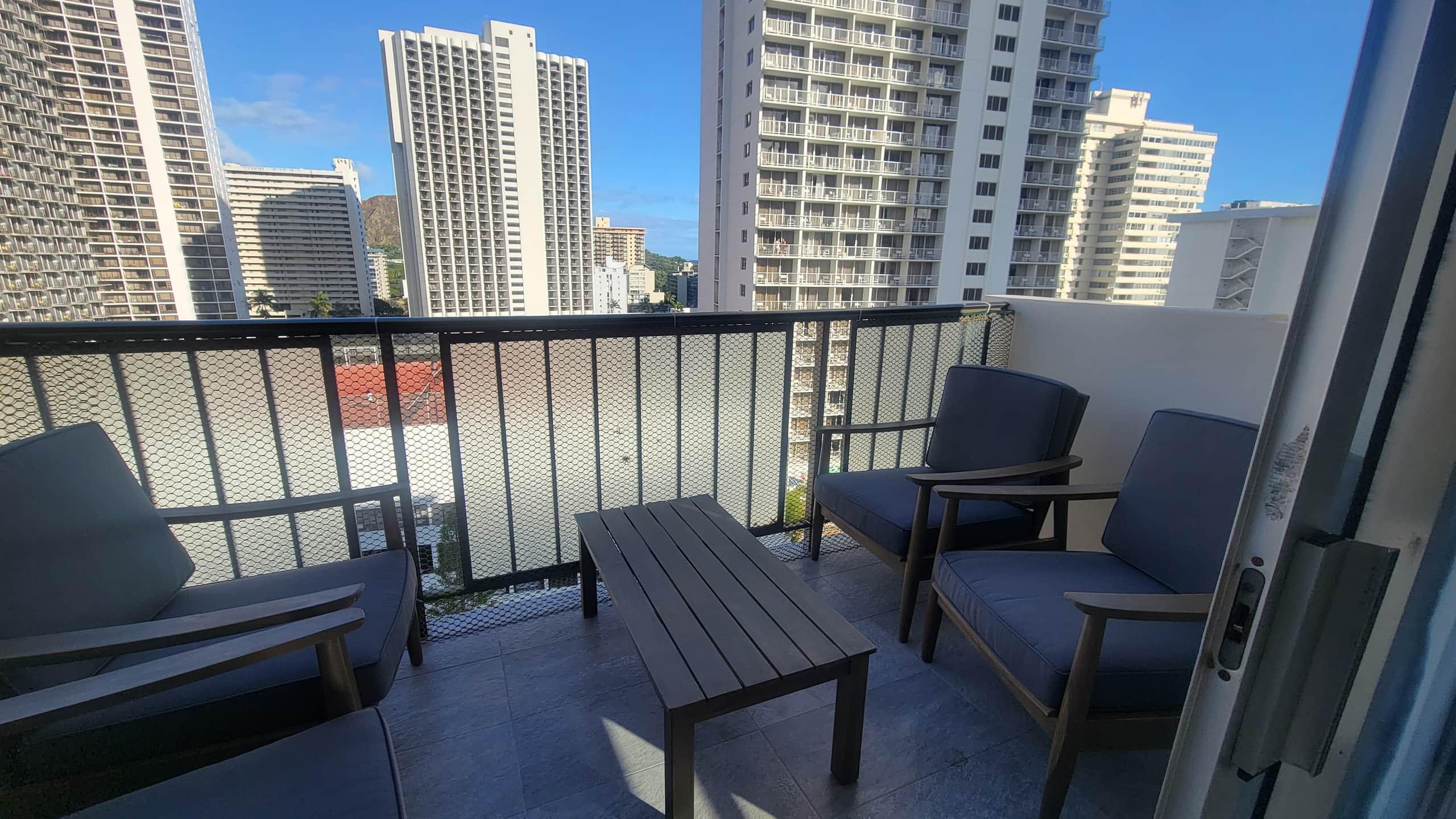 Condo in Honolulu · ★4.95 · 2 bedrooms · 6 beds · 2 baths - Image 39