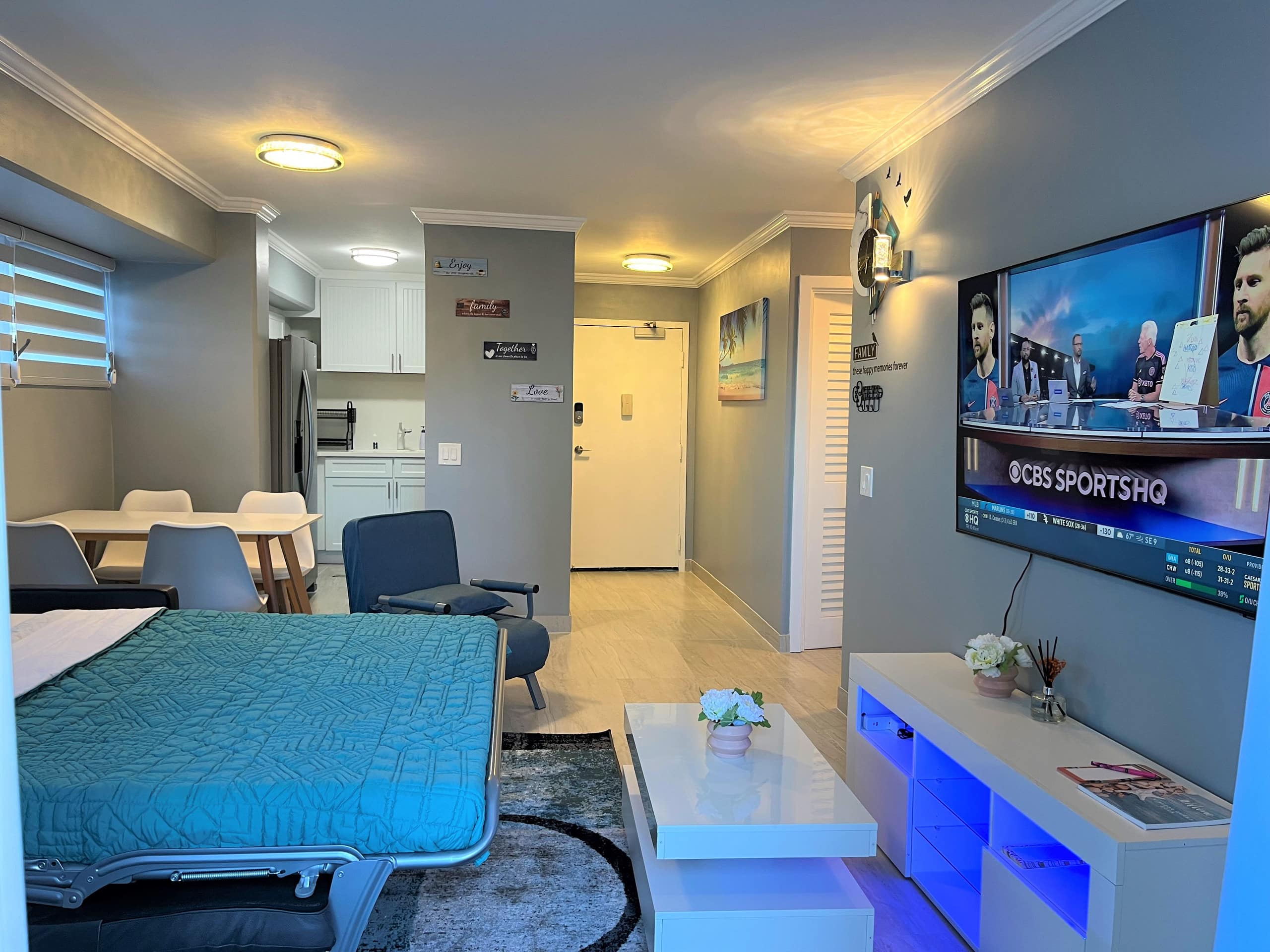 Condo in Honolulu · ★4.95 · 2 bedrooms · 6 beds · 2 baths - Image 14