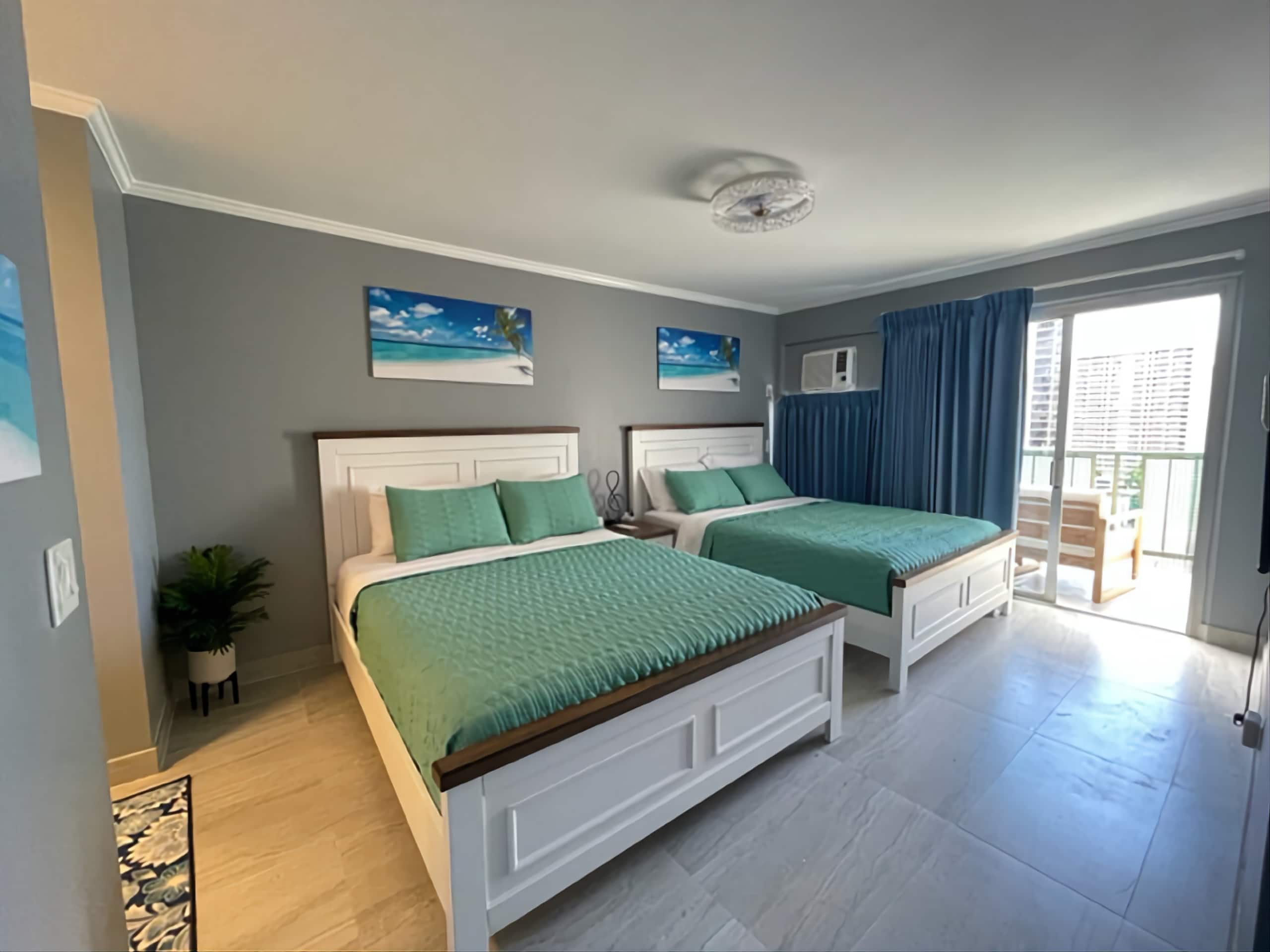 Condo in Honolulu · ★4.95 · 2 bedrooms · 6 beds · 2 baths - Image 3