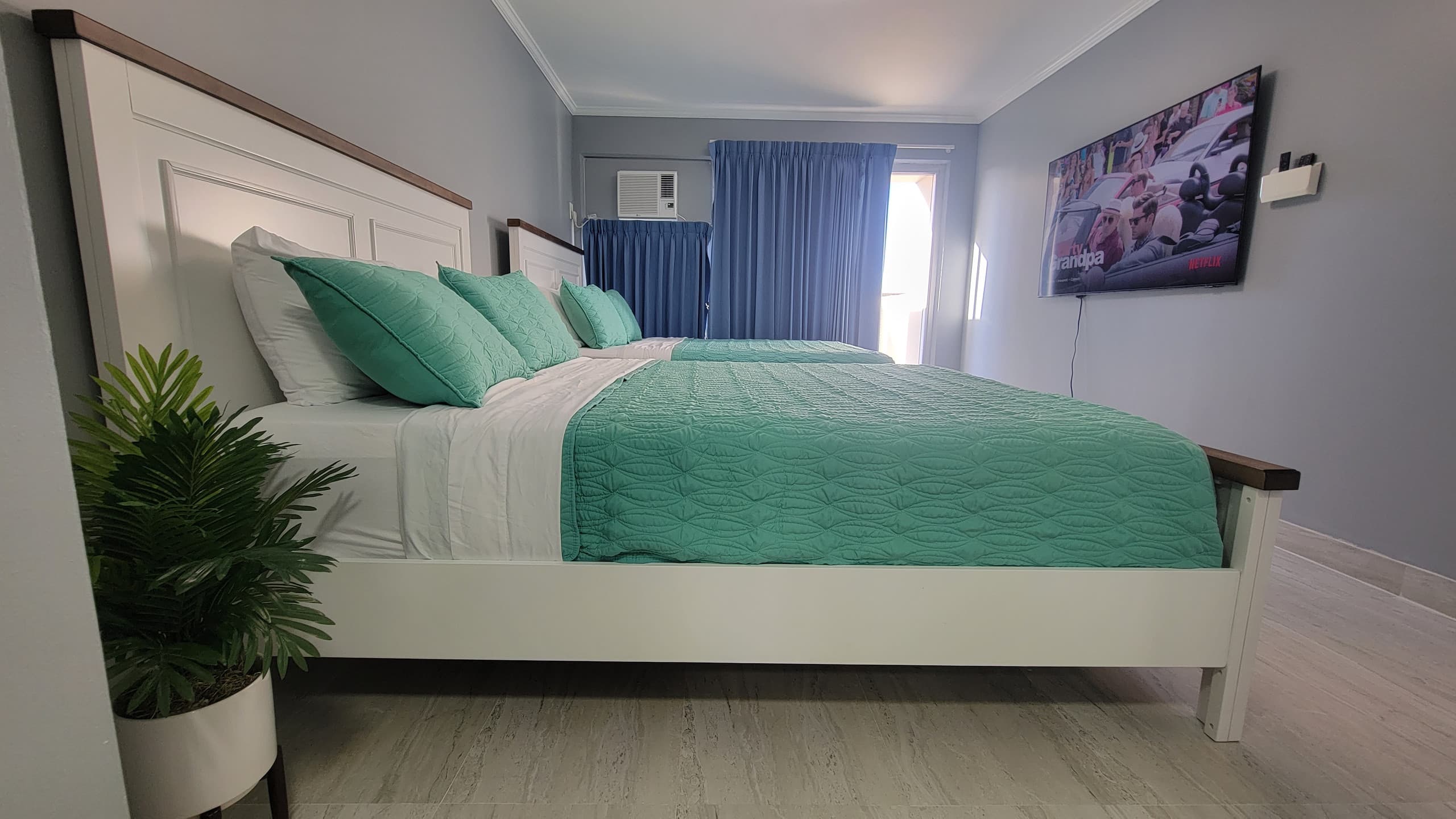 Condo in Honolulu · ★4.95 · 2 bedrooms · 6 beds · 2 baths - Image 60