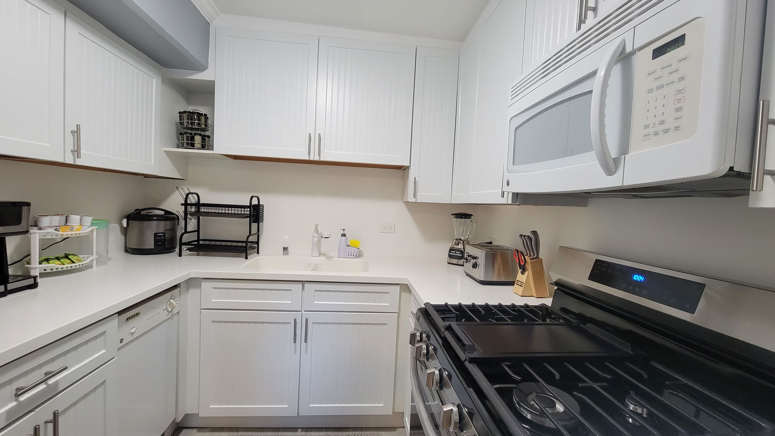 Condo in Honolulu · ★4.95 · 2 bedrooms · 6 beds · 2 baths - Image 17