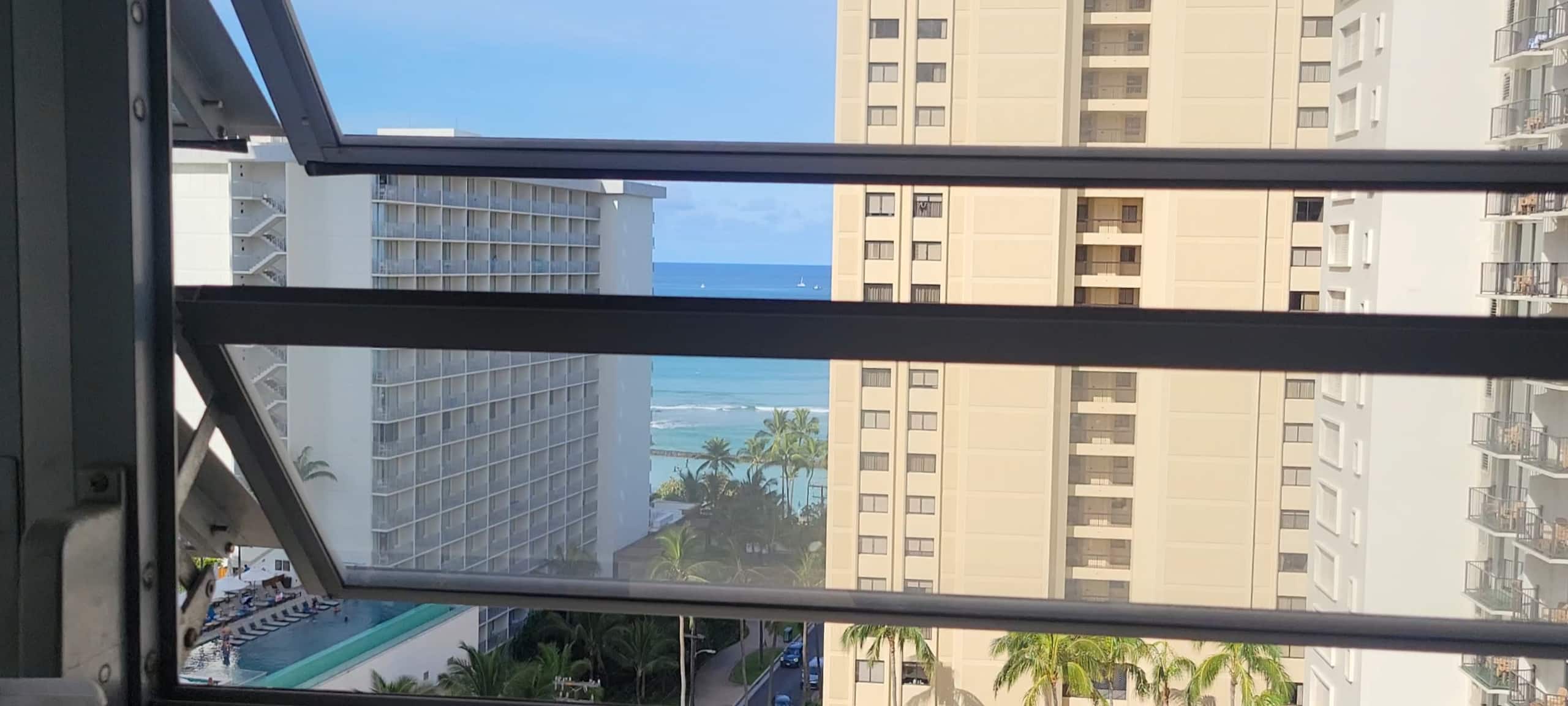 Condo in Honolulu · ★4.95 · 2 bedrooms · 6 beds · 2 baths - Image 13