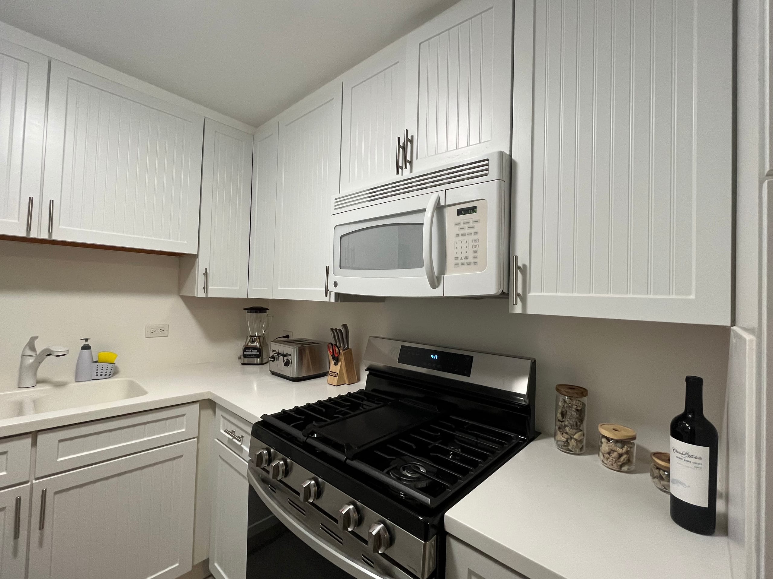 Condo in Honolulu · ★4.95 · 2 bedrooms · 6 beds · 2 baths - Image 20