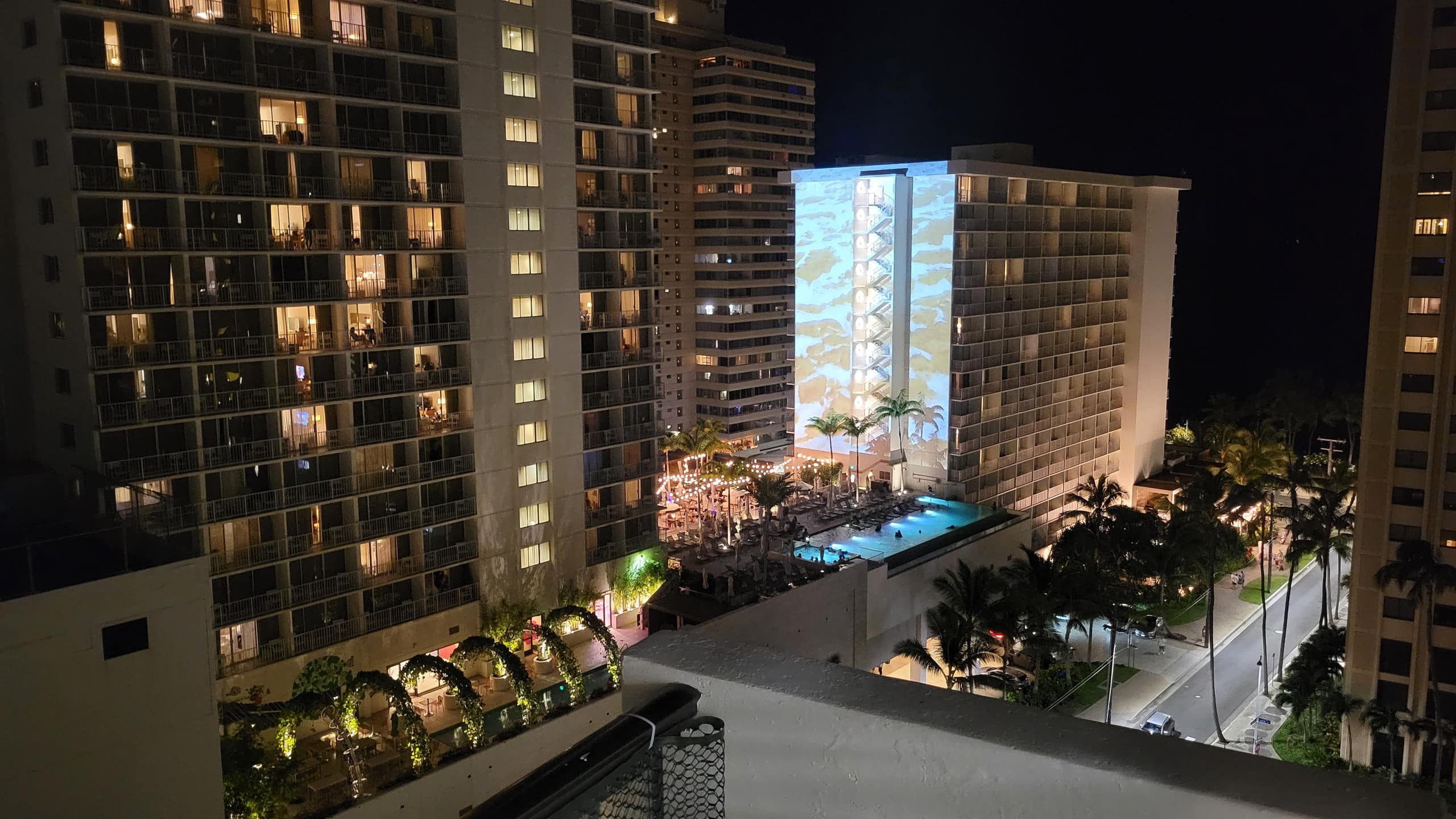 Condo in Honolulu · ★4.95 · 2 bedrooms · 6 beds · 2 baths - Image 62