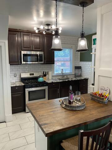 Charming 3 Bedroom Getaway gallery image 2