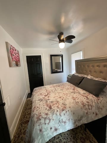 Charming 3 Bedroom Getaway gallery image 3