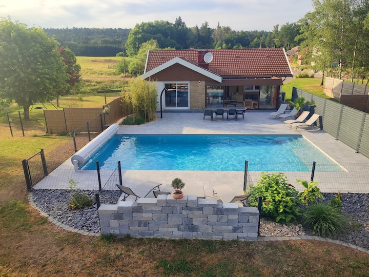 House with swimming pool, sauna and hot tub