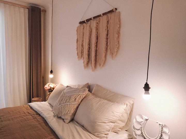 استمتع بجمال غرفة نومنا بتفاصيل زخرفية جمالية