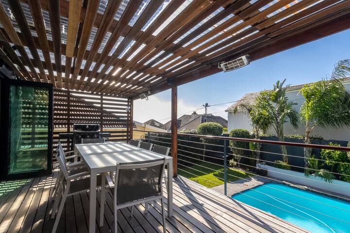 Luxury Modern Atlantic Seaboard Villa gallery image 2