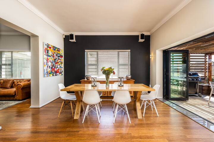 Luxury Modern Atlantic Seaboard Villa gallery image 3