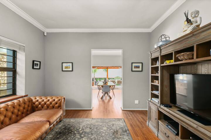 Luxury Modern Atlantic Seaboard Villa gallery image 5