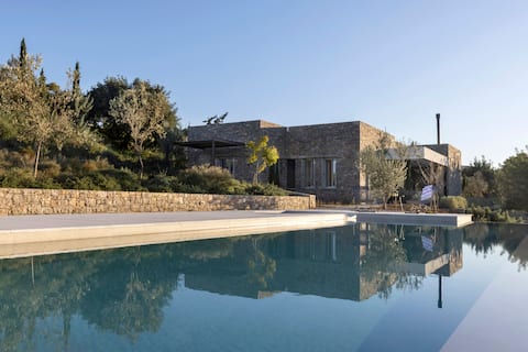 Popular Airbnb listing: Euphonia Residence in Δήμος Ερμιονίδας