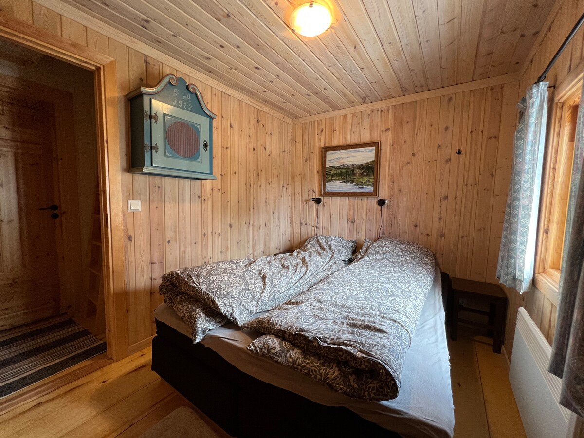 卧室150厘米宽双人床 