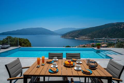 Villa Fortuna II_ Luxury villa with infinity pool