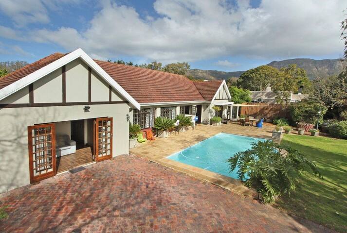 Sunny & spacious house in Tokai