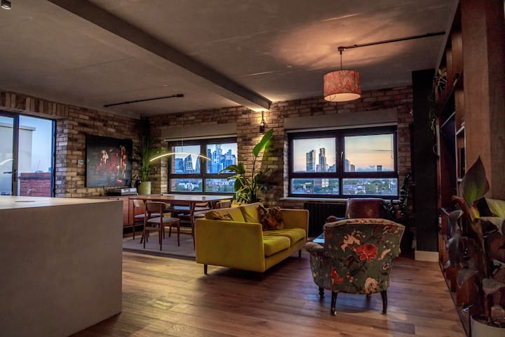 LUXE Penthouse | 360 City Views | AC | Terrace