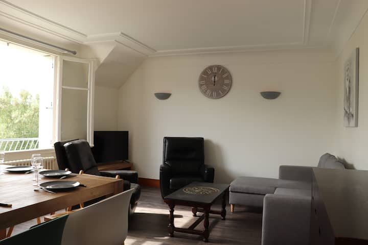 Кът за сядане с телевизор, 2 - местен разтегателен диван