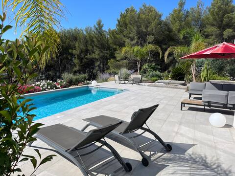 Quiet villa with pool, hot tub, and plancha