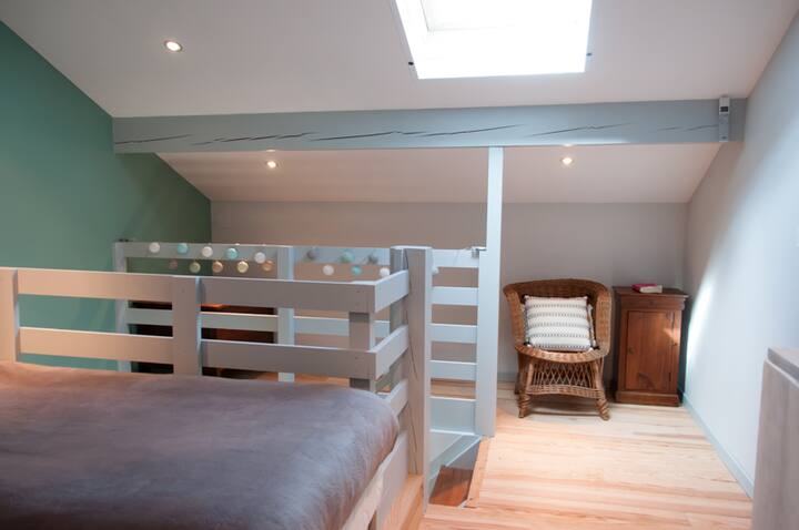 Мецанин с 2 единични легла