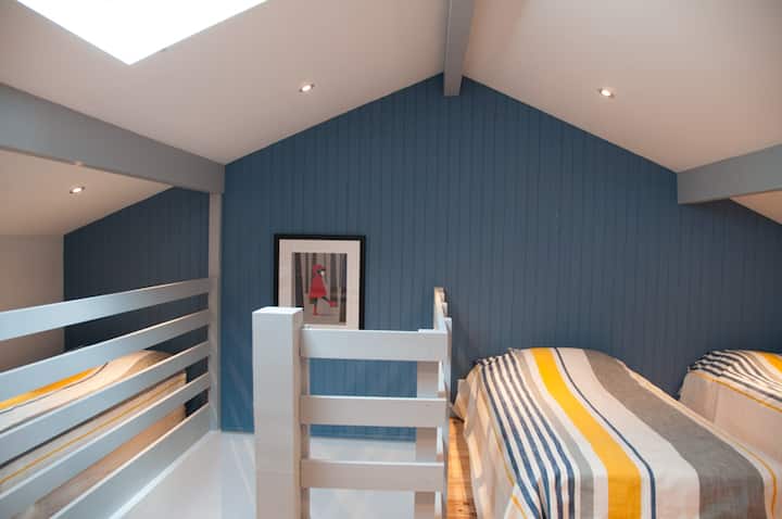 Мецанин с 3 единични легла