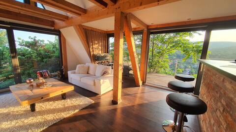 Modern cottage with a view and a jacuzzi