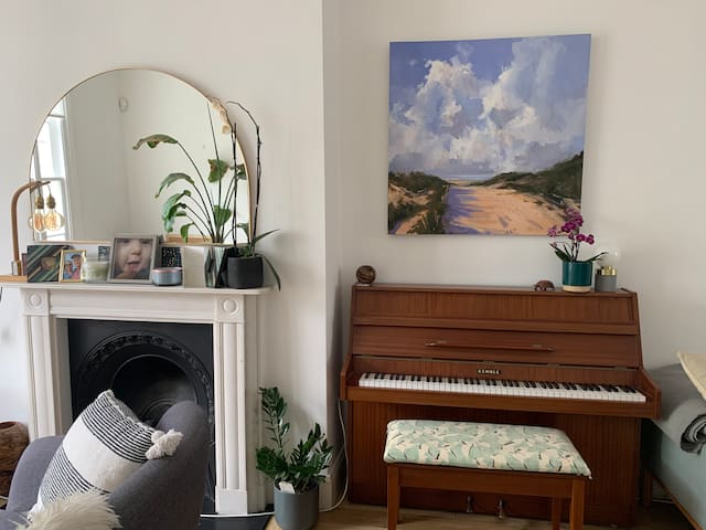 Quiet Stylish 4 bed with Garden