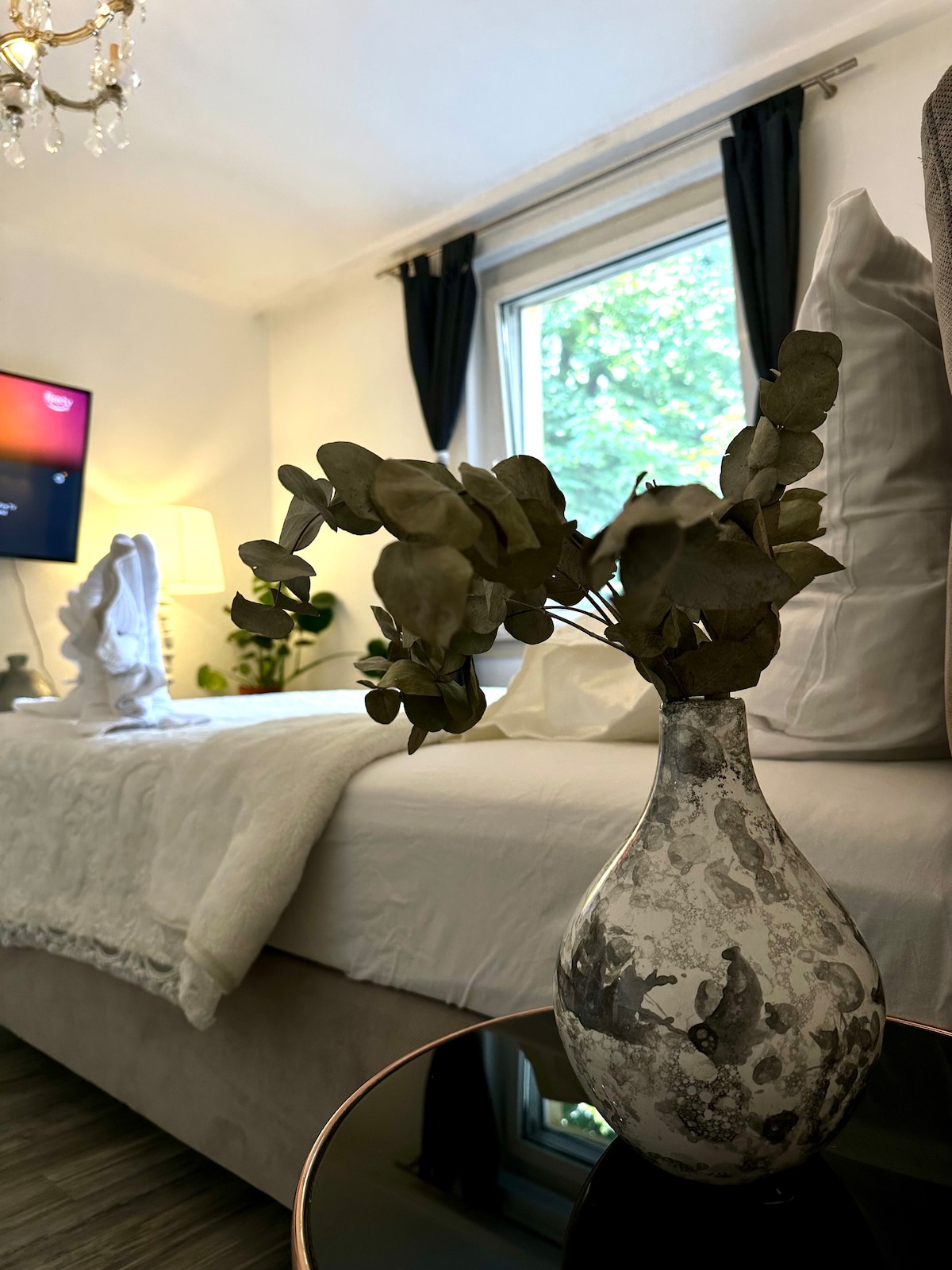 Bedroom 1 image 3