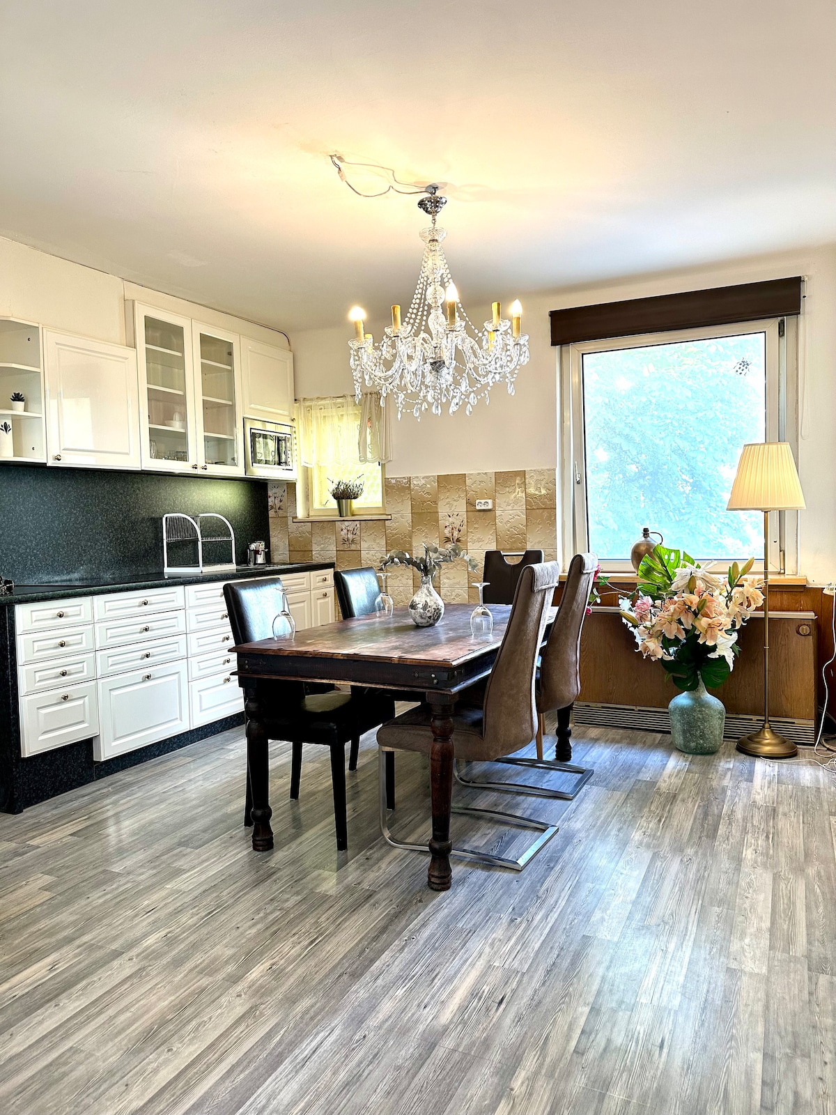 Dining area image 1