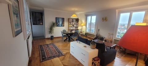 Apartment 6 and. view of Paris
