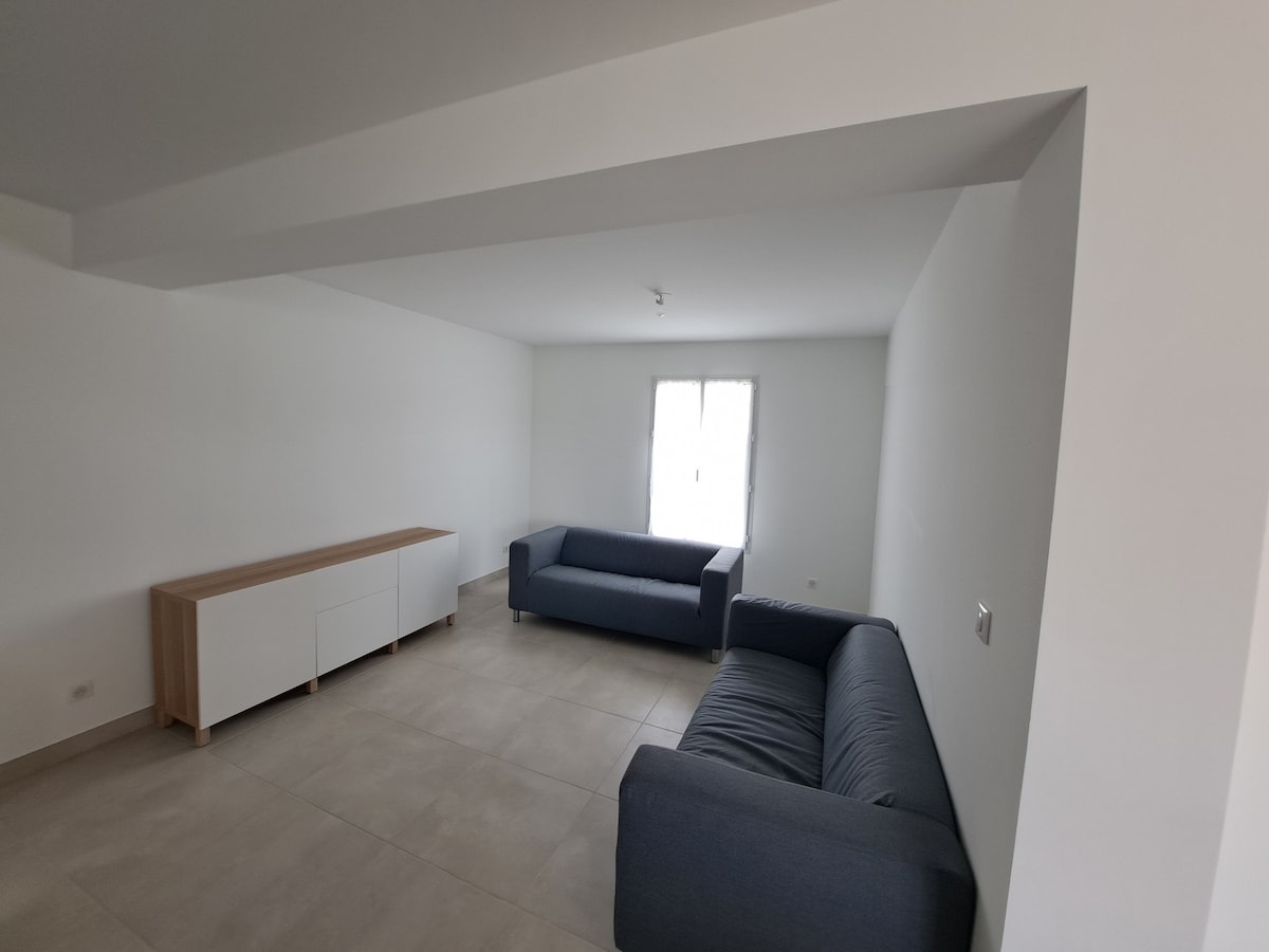 Annonce Airbnb populaire: 4 bedroom house 300 m from the beach - air-conditioned à Rivedoux Plage