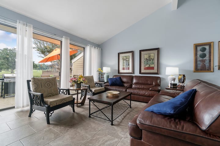 Lake Conroe - Fun Lakefront Condo