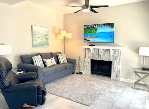 Popular Airbnb listing: Gorgeous Condo in Madeira Beach Yacht Club! in Madeira Beach