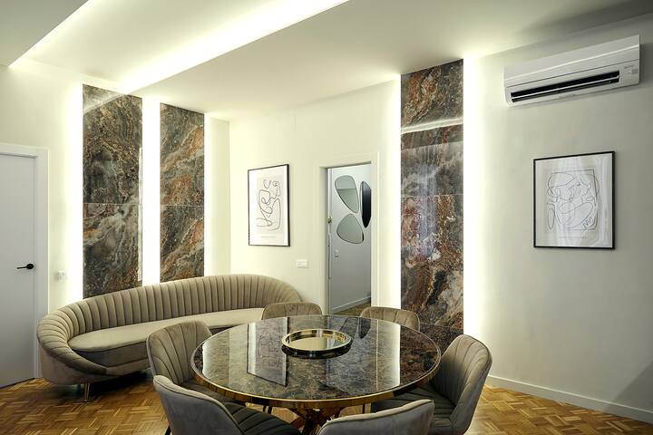Luxury apartment in center town gallery image 3