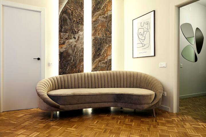 Luxury apartment in center town gallery image 5