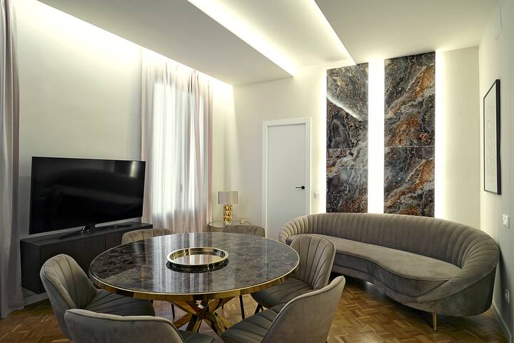 Luxury apartment in center town gallery image 4