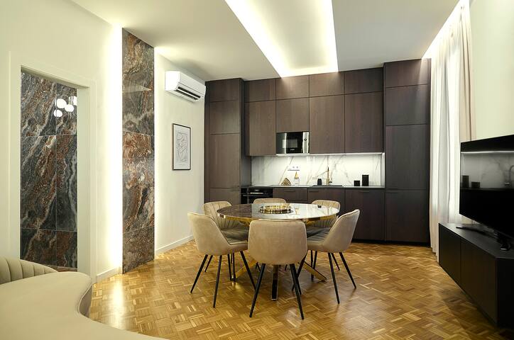 Luxury apartment in center town gallery image 2
