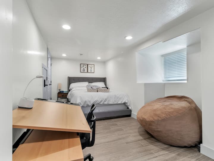 Camera da letto seminterrata con bagno in camera